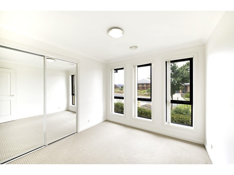 24 Greenman Street, Macgregor ACT 2615