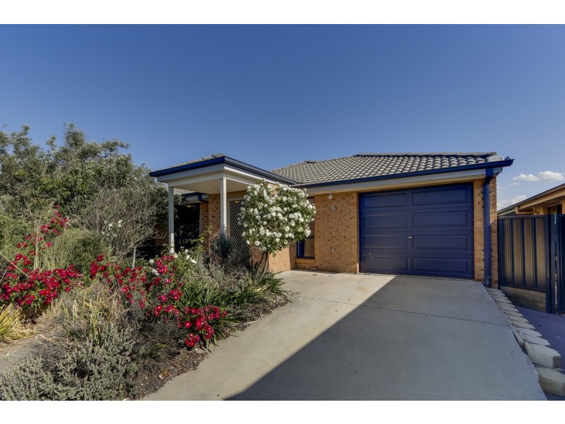 6 Sax Place, Macgregor ACT 2615