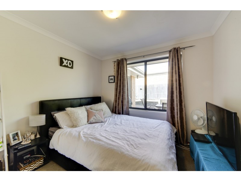 6 Sax Place, Macgregor ACT 2615