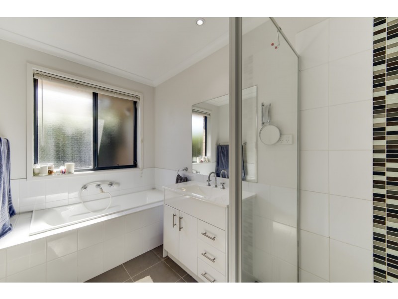 6 Sax Place, Macgregor ACT 2615