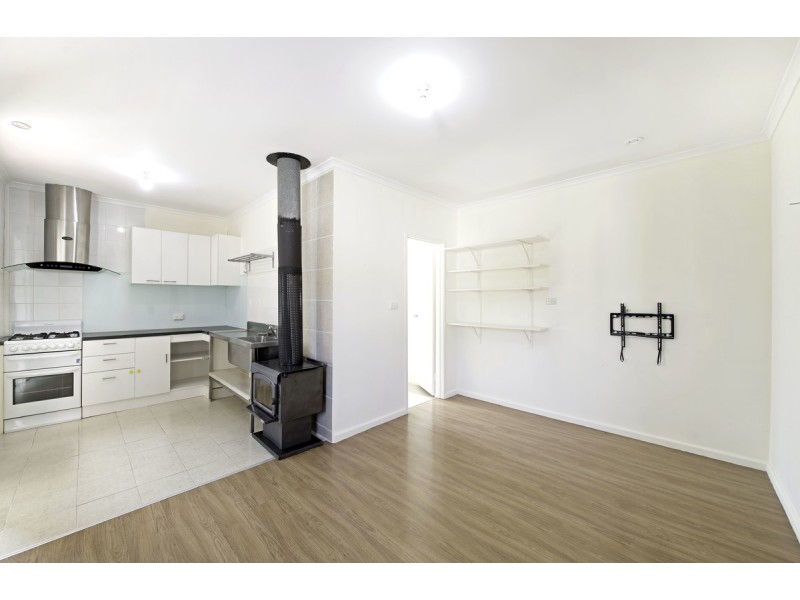 11 Stretton Crescent, Latham ACT 2615