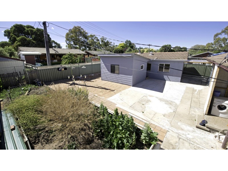 11 Stretton Crescent, Latham ACT 2615