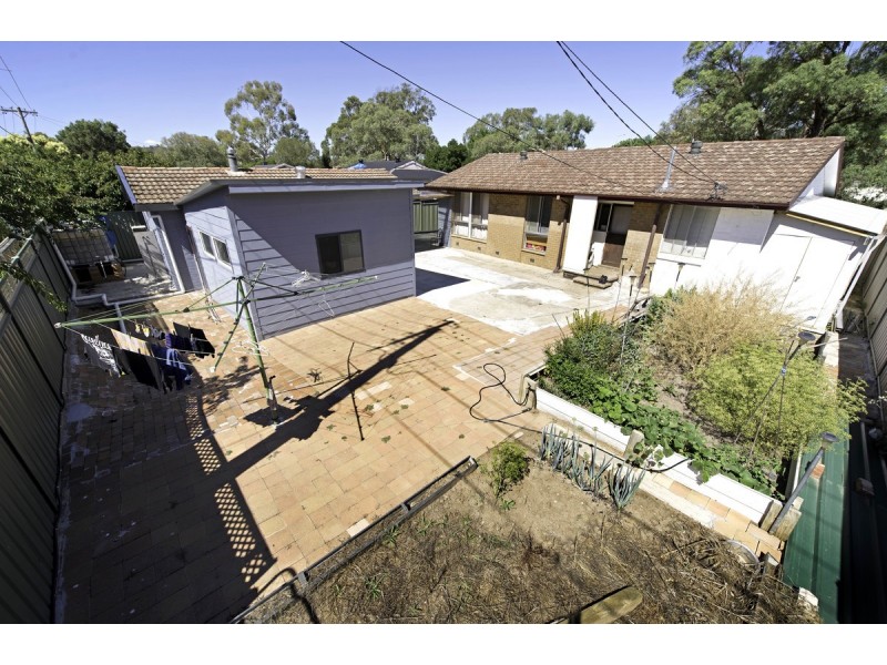 11 Stretton Crescent, Latham ACT 2615