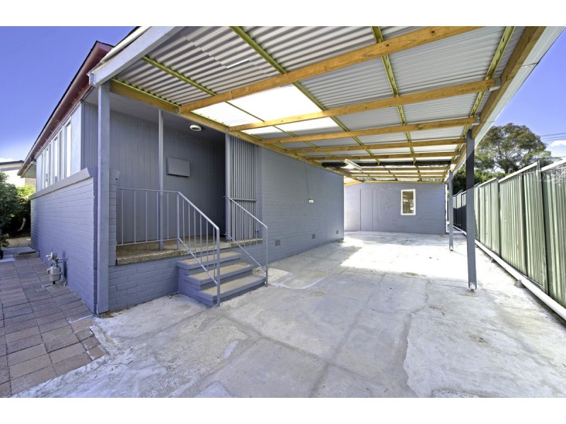 11 Stretton Crescent, Latham ACT 2615