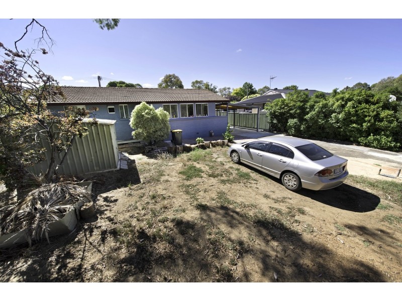 11 Stretton Crescent, Latham ACT 2615