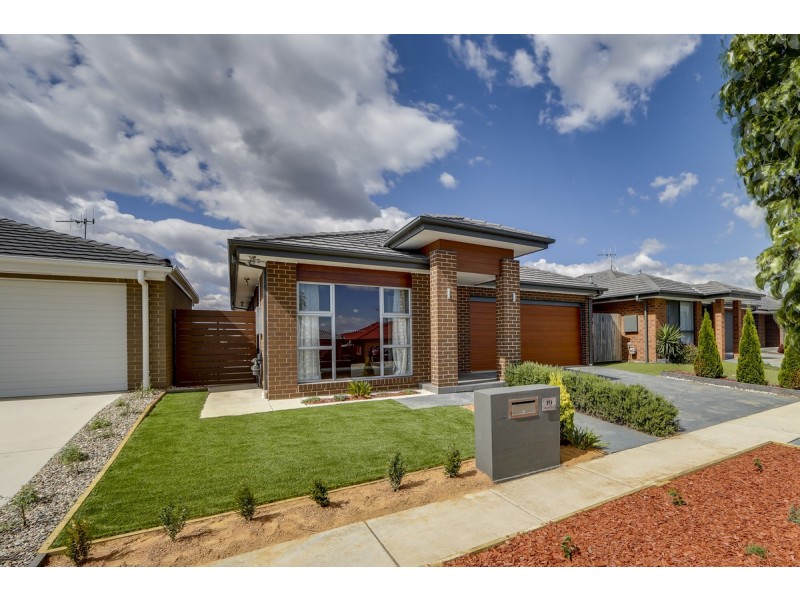19 Hilda Kincaid Crescent, Macgregor ACT 2615