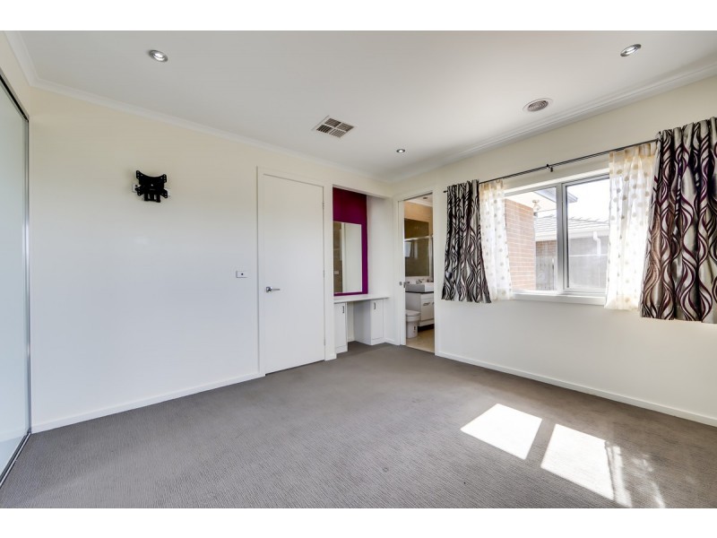19 Hilda Kincaid Crescent, Macgregor ACT 2615
