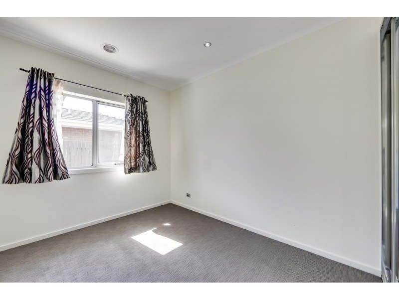 19 Hilda Kincaid Crescent, Macgregor ACT 2615