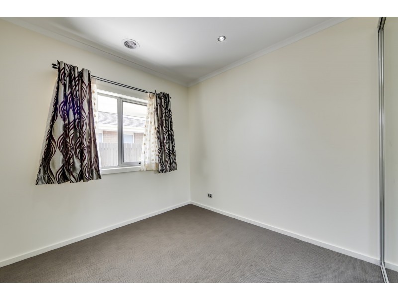19 Hilda Kincaid Crescent, Macgregor ACT 2615