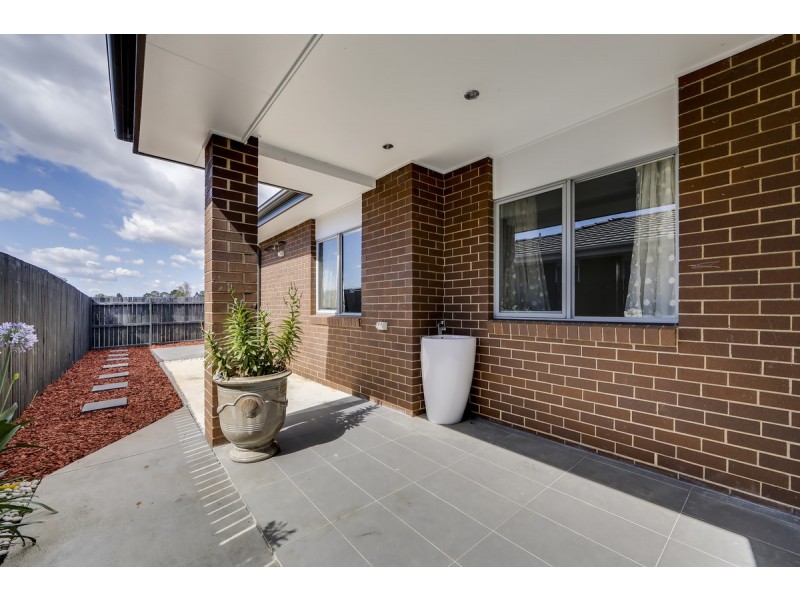 19 Hilda Kincaid Crescent, Macgregor ACT 2615