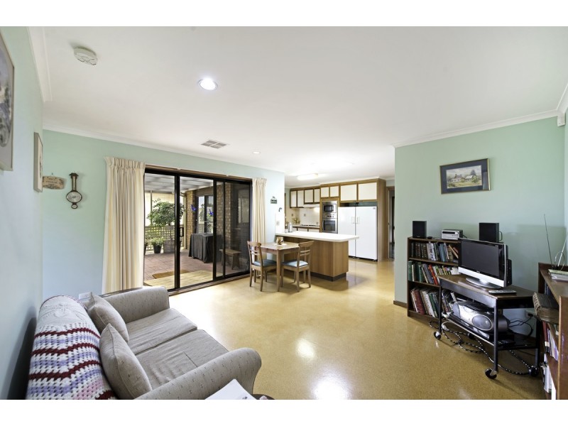 4 Mocatta Place, Latham ACT 2615