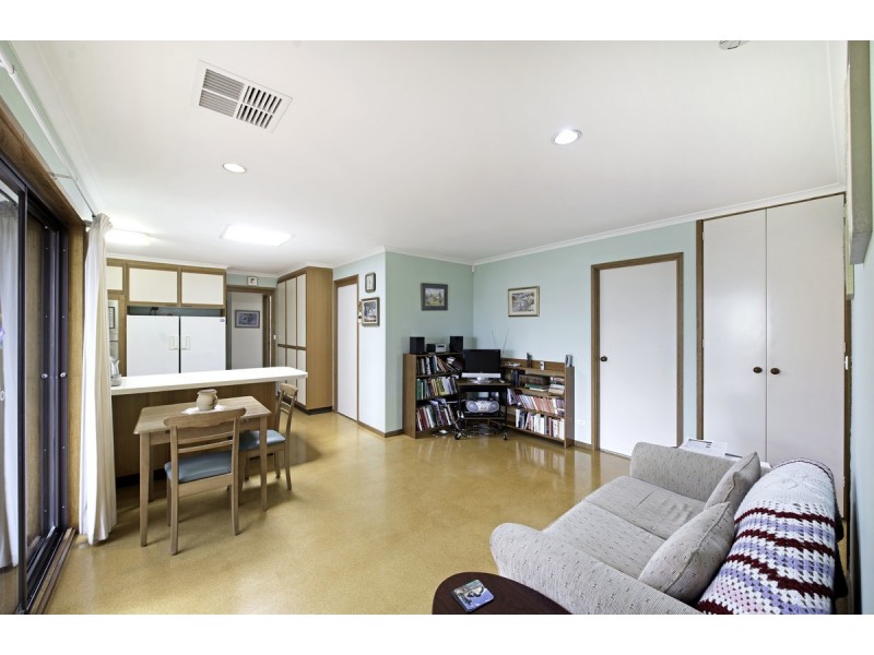 4 Mocatta Place, Latham ACT 2615