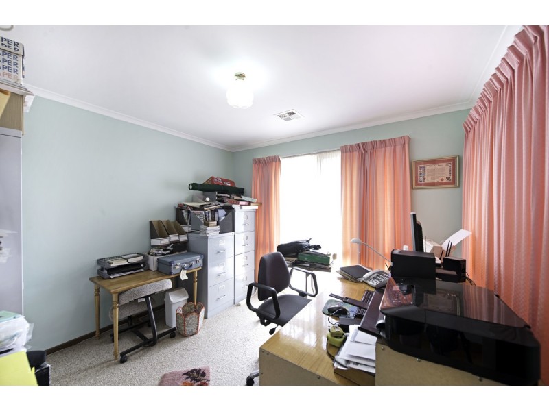 4 Mocatta Place, Latham ACT 2615