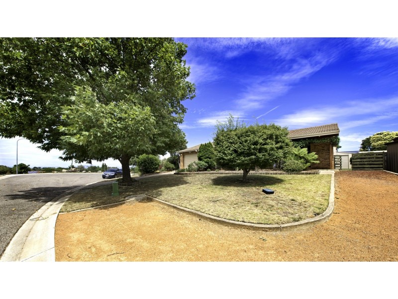 4 Mocatta Place, Latham ACT 2615