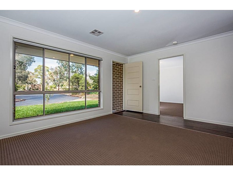 17 Jenner Court, Wanniassa ACT 2903