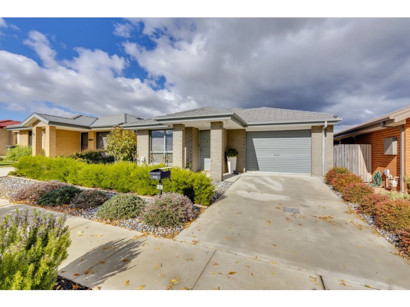 48 Hilda Kincaid Crescent, Macgregor ACT 2615
