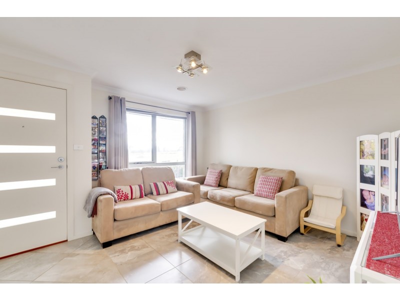 48 Hilda Kincaid Crescent, Macgregor ACT 2615