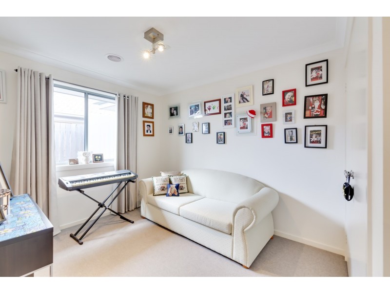 48 Hilda Kincaid Crescent, Macgregor ACT 2615