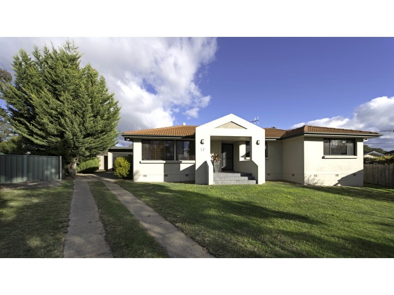 17 Powers Place, Latham ACT 2615