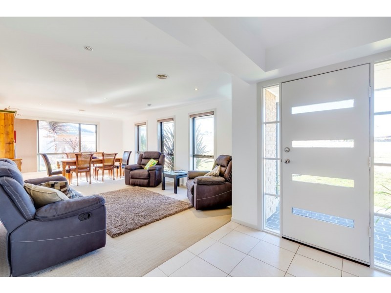 48 Henry Sutton Circuit, Dunlop ACT 2615