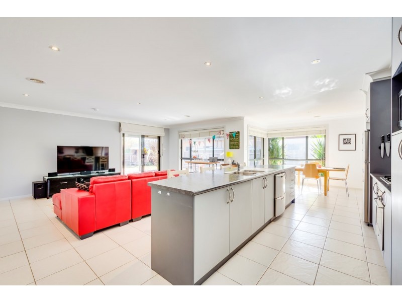 48 Henry Sutton Circuit, Dunlop ACT 2615