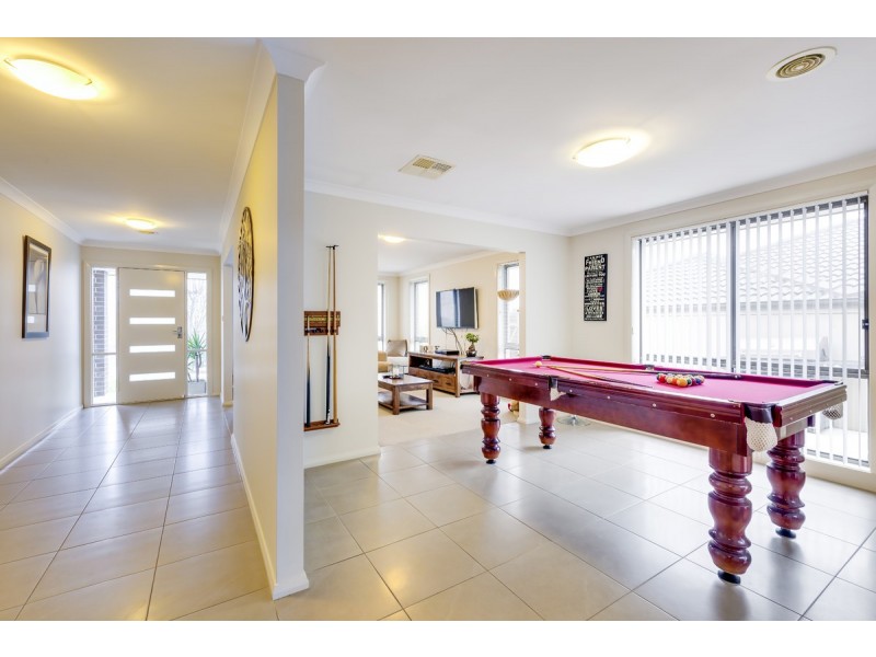 12 Eric De Salis Street, Macgregor ACT 2615