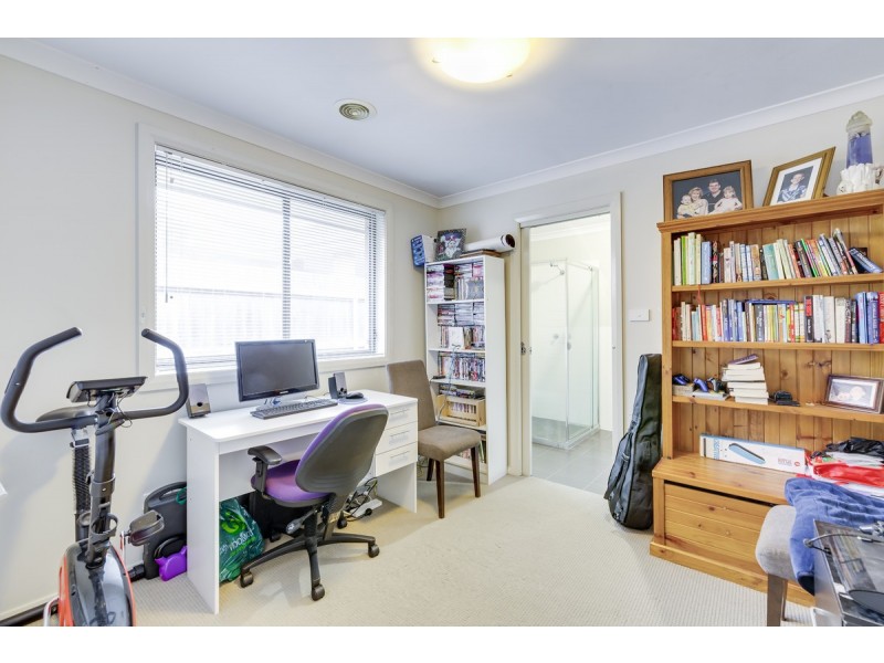 12 Eric De Salis Street, Macgregor ACT 2615