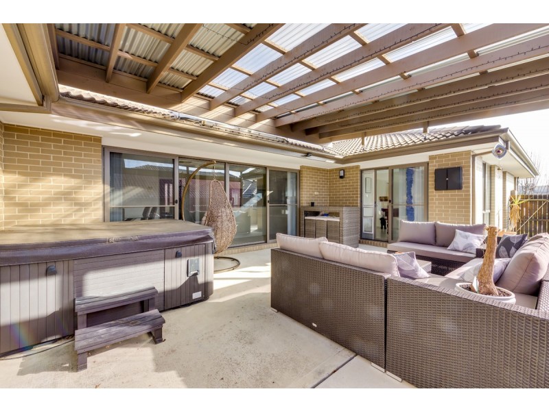 12 Eric De Salis Street, Macgregor ACT 2615