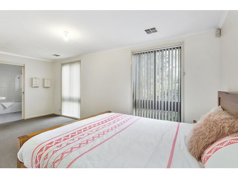 5 Gaggin Place, Macgregor ACT 2615