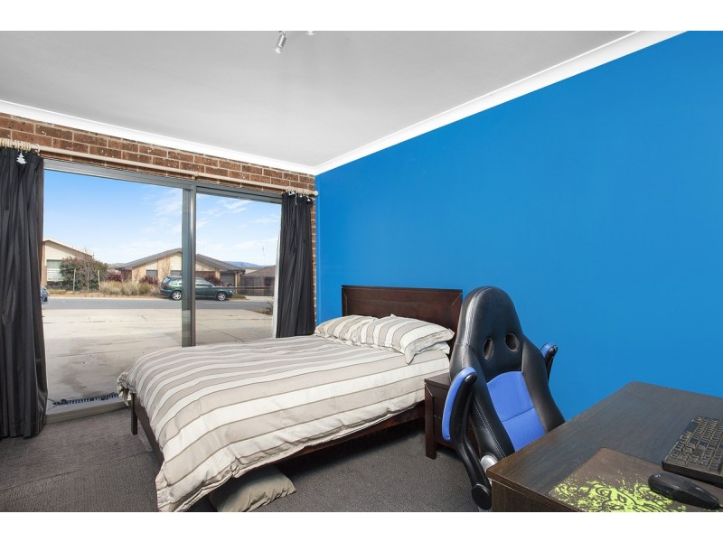 24 Refshauge Crescent, Macgregor ACT 2615