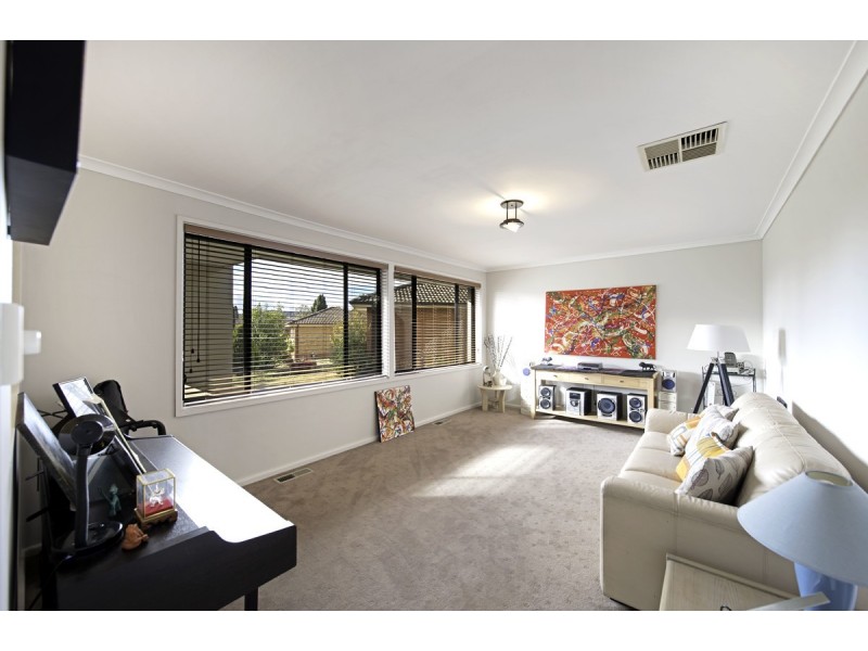 17 Powers Place, Latham ACT 2615