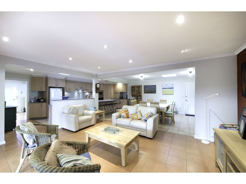 17 Powers Place, Latham ACT 2615