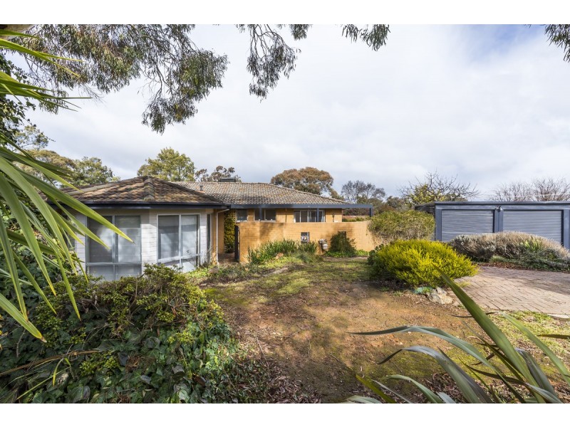 8 Aaron Place, Macgregor ACT 2615