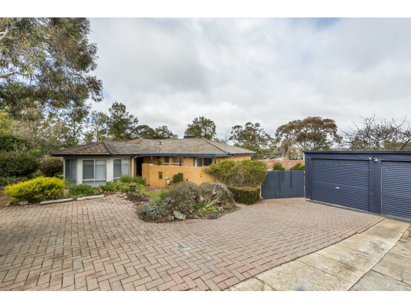 8 Aaron Place, Macgregor ACT 2615
