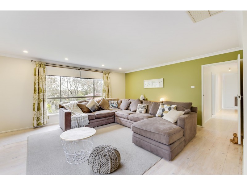 8 Aaron Place, Macgregor ACT 2615