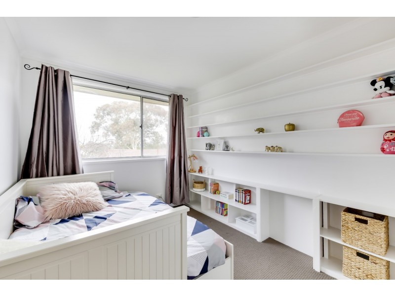 8 Aaron Place, Macgregor ACT 2615