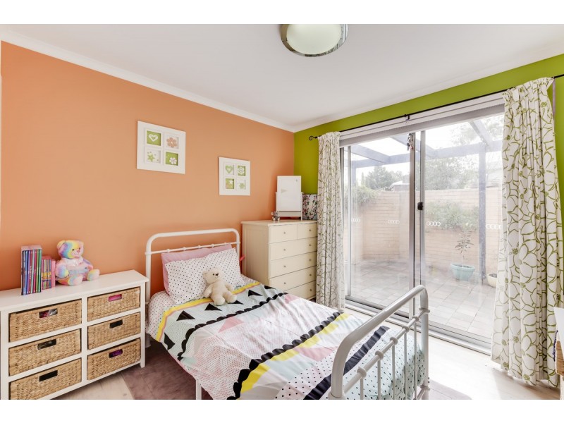 8 Aaron Place, Macgregor ACT 2615