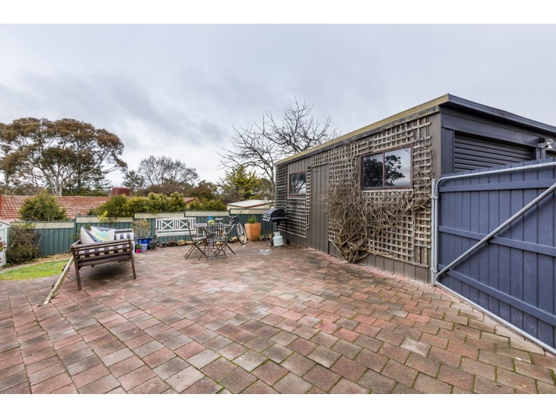 8 Aaron Place, Macgregor ACT 2615