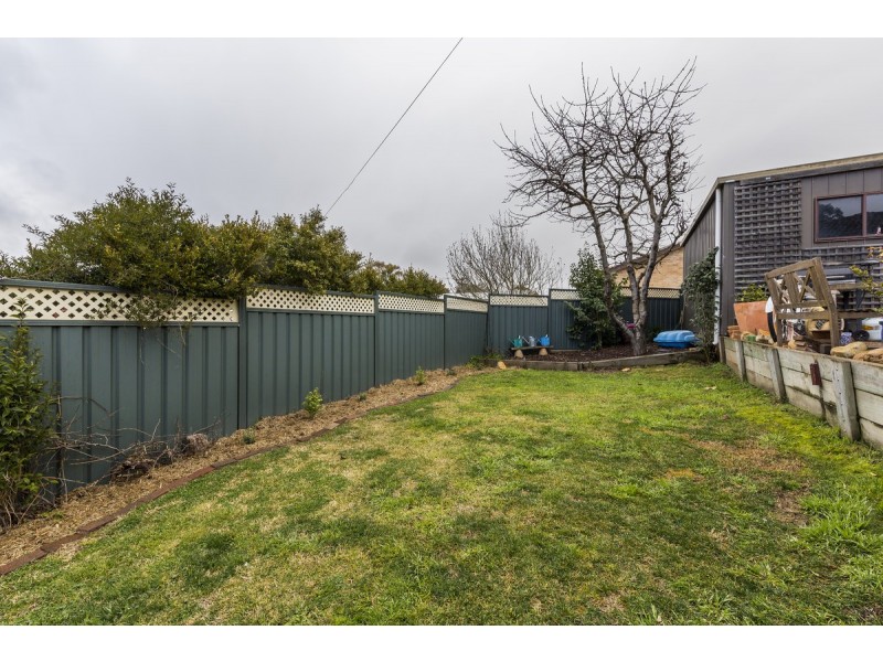 8 Aaron Place, Macgregor ACT 2615