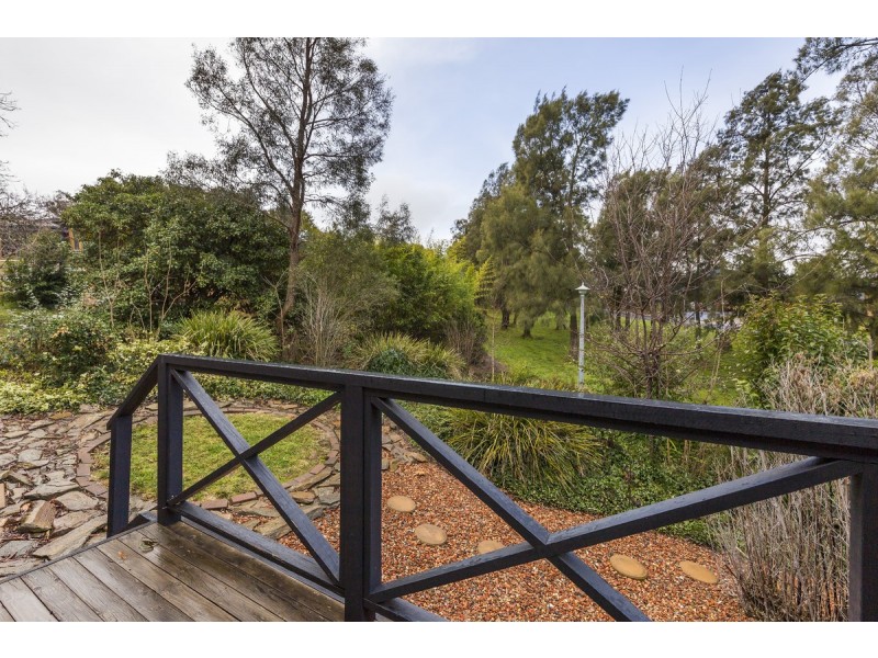8 Aaron Place, Macgregor ACT 2615