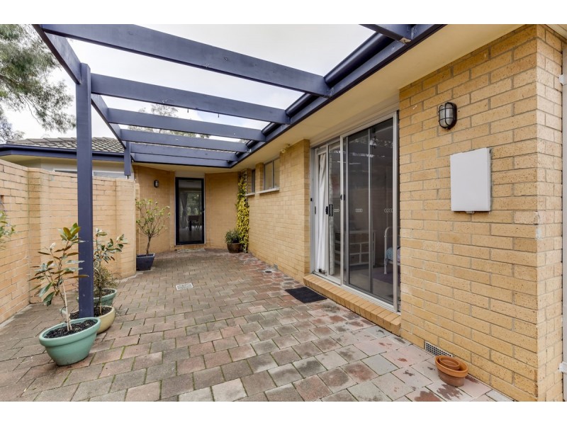 8 Aaron Place, Macgregor ACT 2615