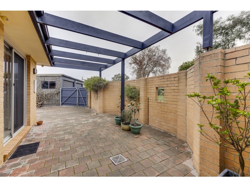 8 Aaron Place, Macgregor ACT 2615