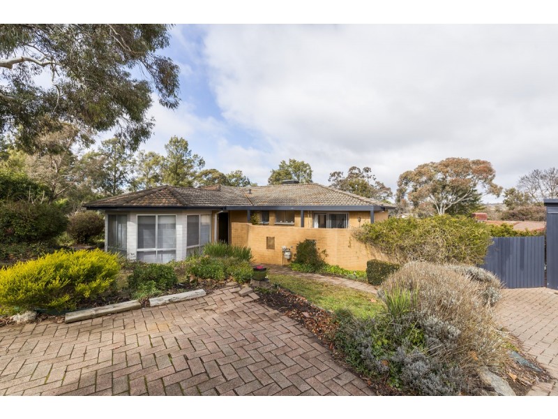 8 Aaron Place, Macgregor ACT 2615