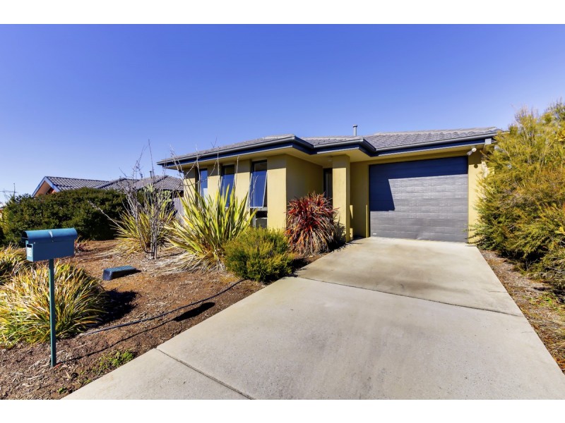 32 Rowland Street, Macgregor ACT 2615