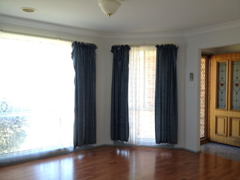 2 Kay Close, Dunlop ACT 2615