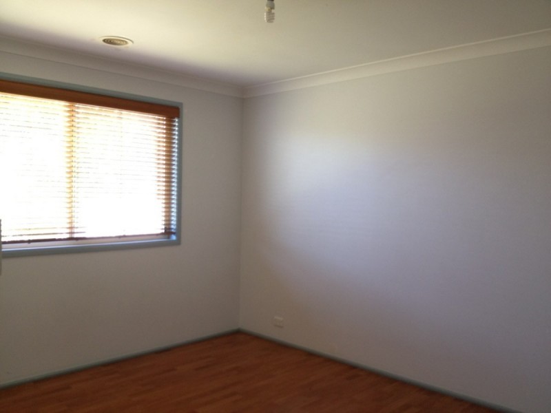 2 Kay Close, Dunlop ACT 2615