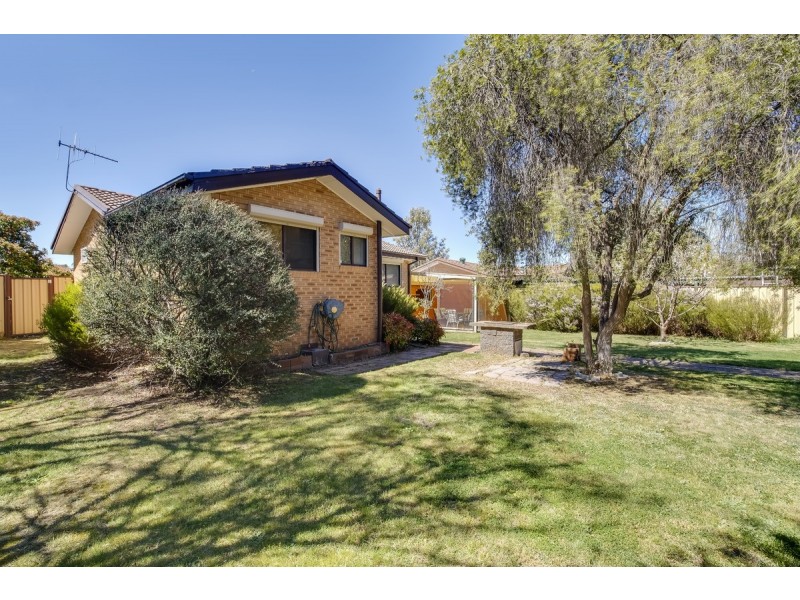 2 McCarthy Place, Charnwood ACT 2615