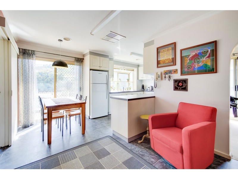 238 Southern Cross Drive, Latham ACT 2615