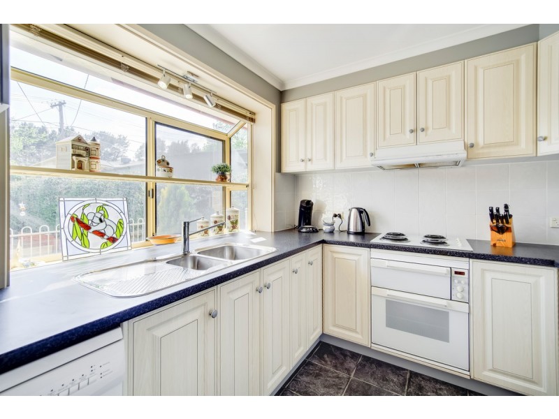 238 Southern Cross Drive, Latham ACT 2615