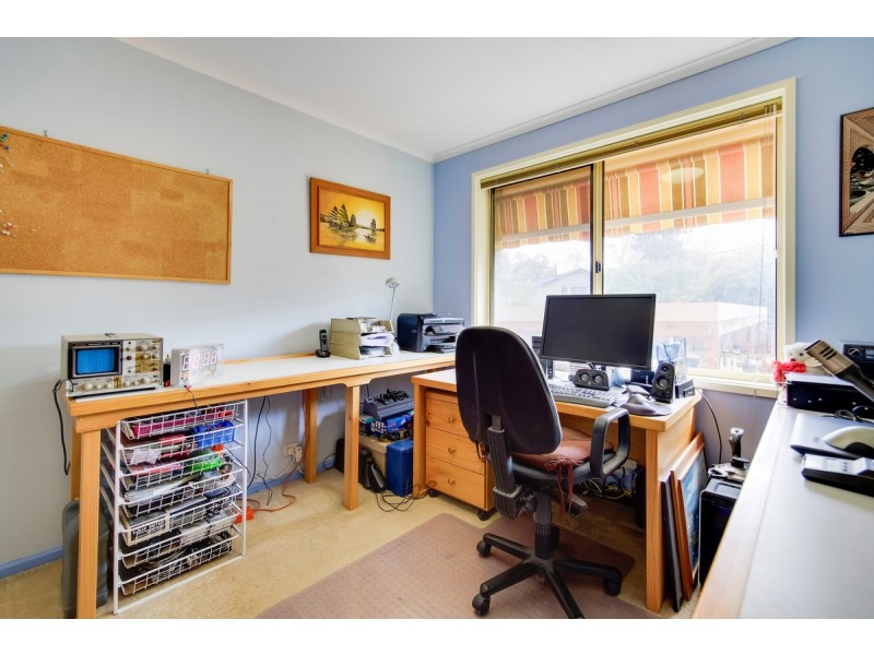 238 Southern Cross Drive, Latham ACT 2615